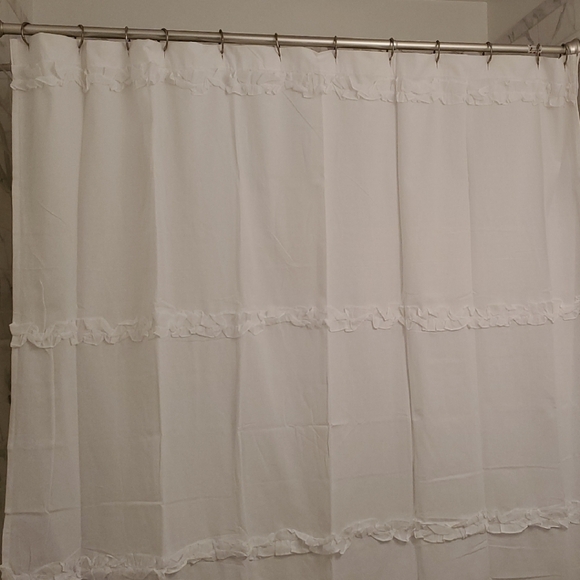White Ruffled Curtain - Picture 1 of 2